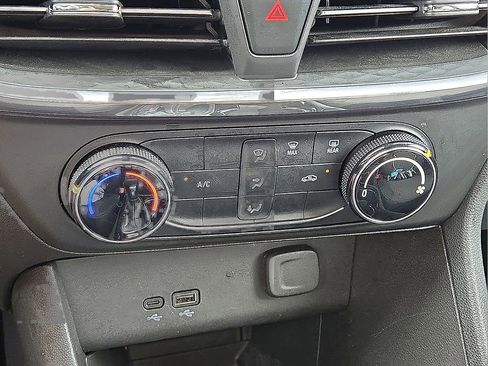 Used 2025 Buick Encore GX Preferred image 28