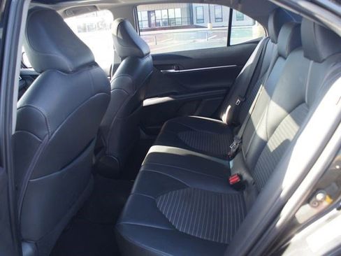 Used 2018 Toyota Camry SE w/ Moonroof Package image 11