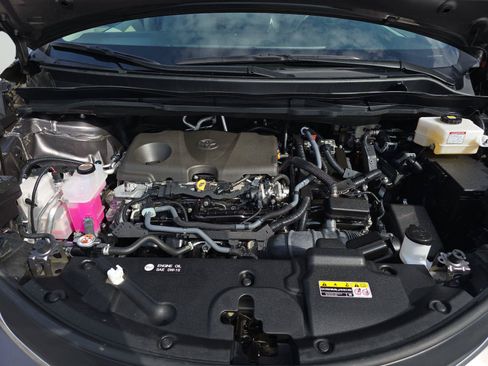 Used 2024 Toyota Sienna XLE FWD image 31