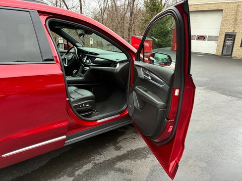 Used 2023 Cadillac XT6 Sport w/ Technology Package image 17