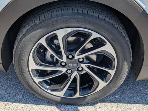 Used 2023 Chevrolet Bolt EUV Premier w/ Sun & Sound Package FWD image 10