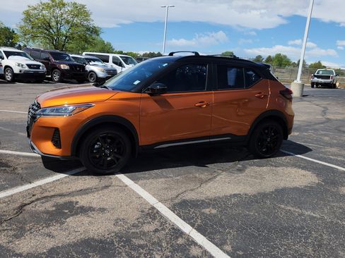 Used 2024 Nissan Kicks SR w/ SR Premium Package FWD image 4
