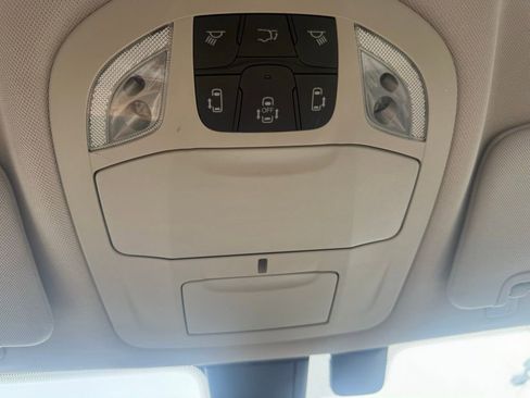 Used 2018 Chrysler Pacifica Touring-L image 30