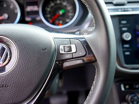 Used 2021 Volkswagen Tiguan SE w/ 3-Row Tiguan MDO Package image 17