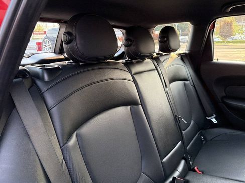 Used 2019 MINI Cooper Clubman ALL4 w/ Premium Package AWD/4WD image 21
