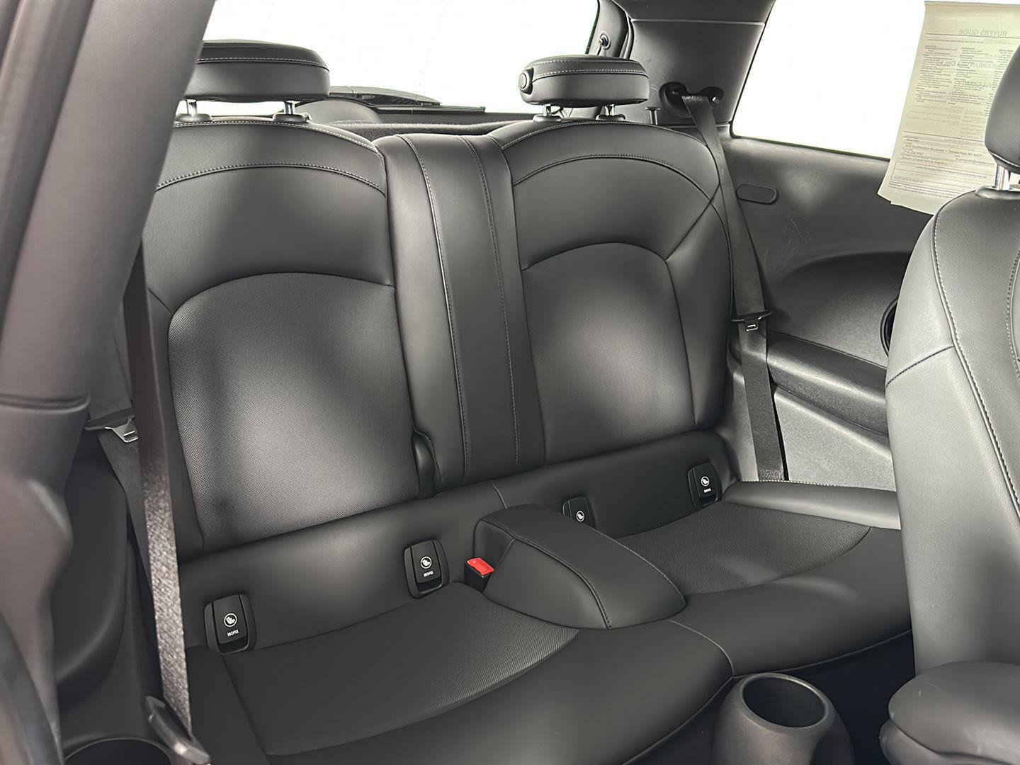 Used 2022 MINI Cooper 2-Door Hardtop FWD image 4