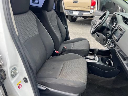 Used 2015 Toyota Yaris L FWD image 10