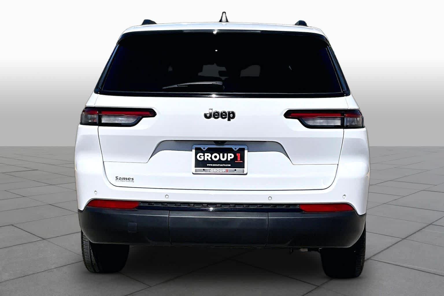 Used 2025 Jeep Grand Cherokee L Altitude RWD image 5