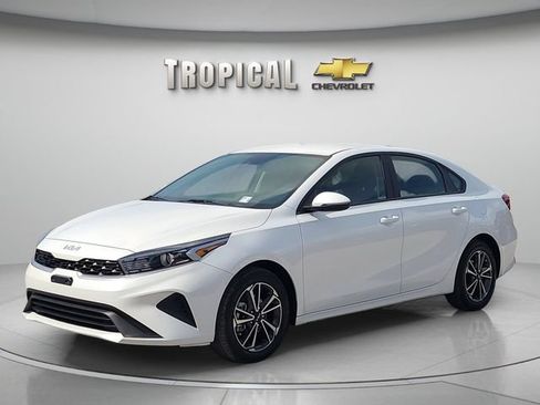 Used 2023 Kia Forte LXS w/ LXS Technology Package FWD image 1
