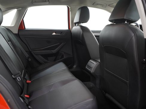 Used 2019 Volkswagen Jetta SE w/ Cold Weather Package FWD image 12