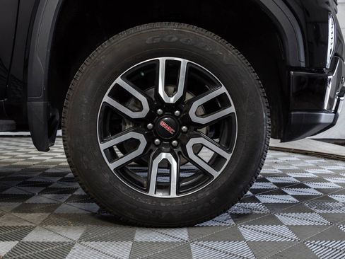 Certified 2025 GMC Sierra 1500 AT4 w/ AT4 Premium Package AWD/4WD image 43