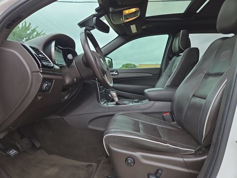 Used 2019 Jeep Grand Cherokee Overland AWD/4WD image 16