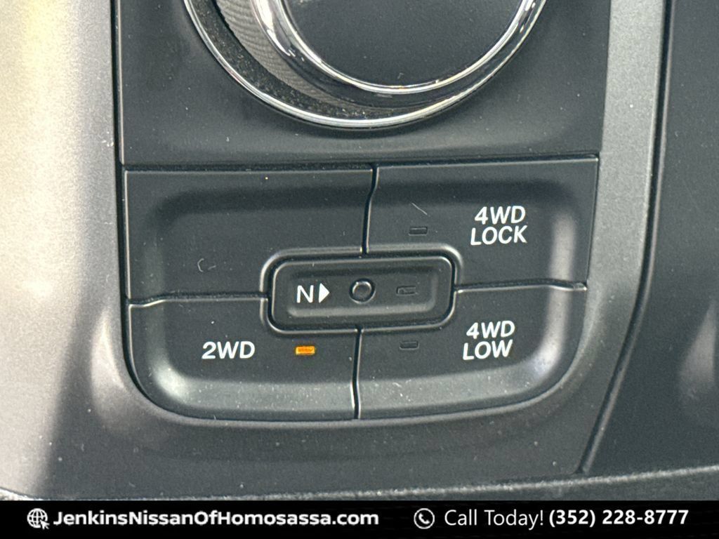 Used 2024 RAM 1500 Classic SLT AWD/4WD image 38