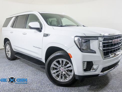 Used 2023 GMC Yukon SLT AWD/4WD image 1