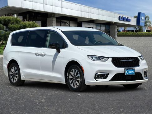 Used 2024 Chrysler Pacifica Limited FWD image 10