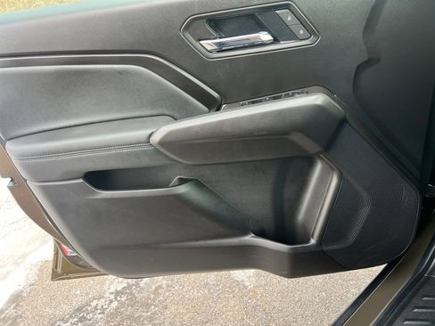 Used 2023 Chevrolet Colorado LT w/ LT Convenience Package II image 10