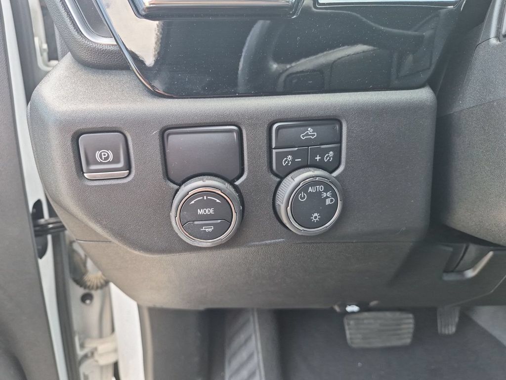 Used 2025 Chevrolet Silverado 1500 LT RWD image 38