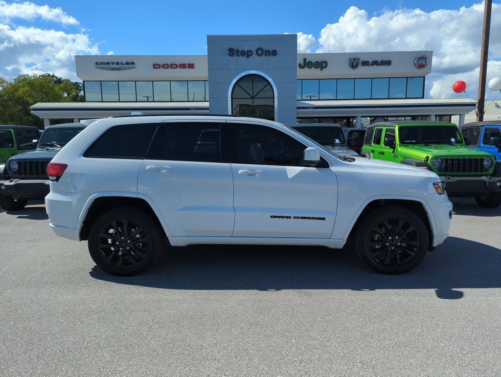 Used 2021 Jeep Grand Cherokee Laredo X AWD/4WD image 7