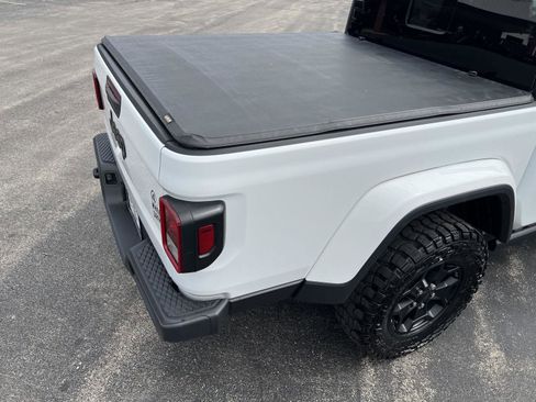 Used 2021 Jeep Gladiator Willys image 40