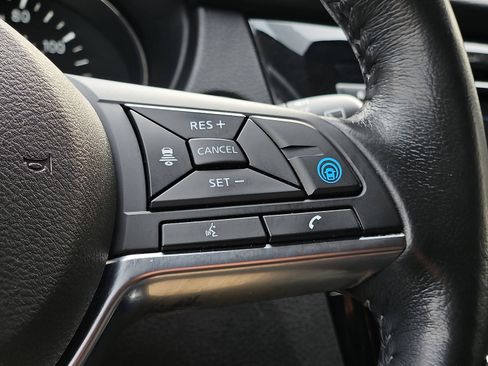 Certified 2019 Nissan Rogue SV w/ Premium Package image 21