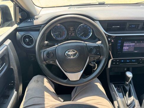Used 2018 Toyota Corolla LE FWD image 17