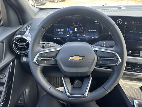 New 2026 Chevrolet Equinox LT w/ Convenience Package II FWD image 17