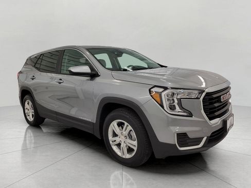 Used 2024 GMC Terrain SLE image 1