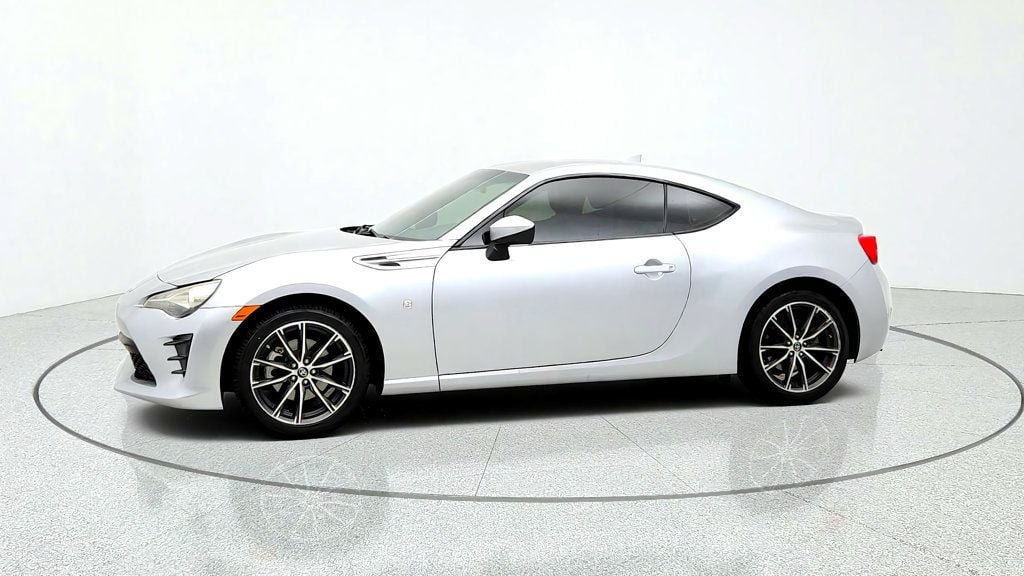 Used 2017 Toyota 86 RWD image 8