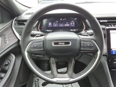 Used 2024 Jeep Grand Cherokee L Limited AWD/4WD image 11
