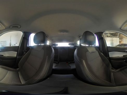 Used 2025 Chevrolet Trax LT FWD image 41