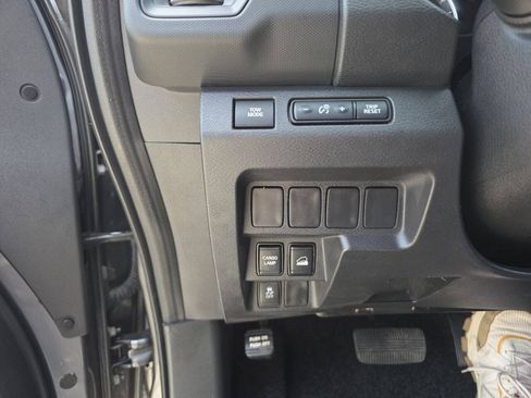 Used 2022 Nissan Frontier S AWD/4WD image 17