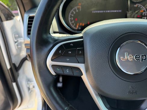 Used 2022 Jeep Grand Cherokee Laredo X AWD/4WD image 16