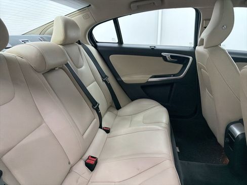 Used 2017 Volvo S60 T5 Inscription image 25