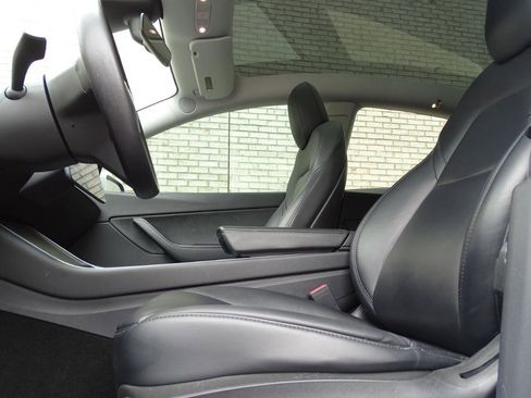 Used 2020 Tesla Model Y Long Range image 21