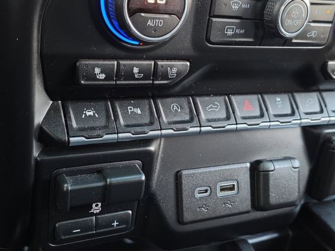 Used 2019 Chevrolet Silverado 1500 High Country w/ Technology Package image 25