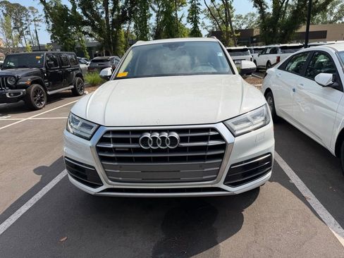 Used 2019 Audi Q5 2.0T Premium Plus w/ Premium Plus Package AWD/4WD image 2