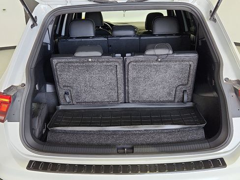Certified 2023 Volkswagen Tiguan SE R-Line FWD image 7