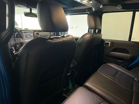 Used 2023 Jeep Wrangler Unlimited Sahara w/ Cold Weather Group image 15