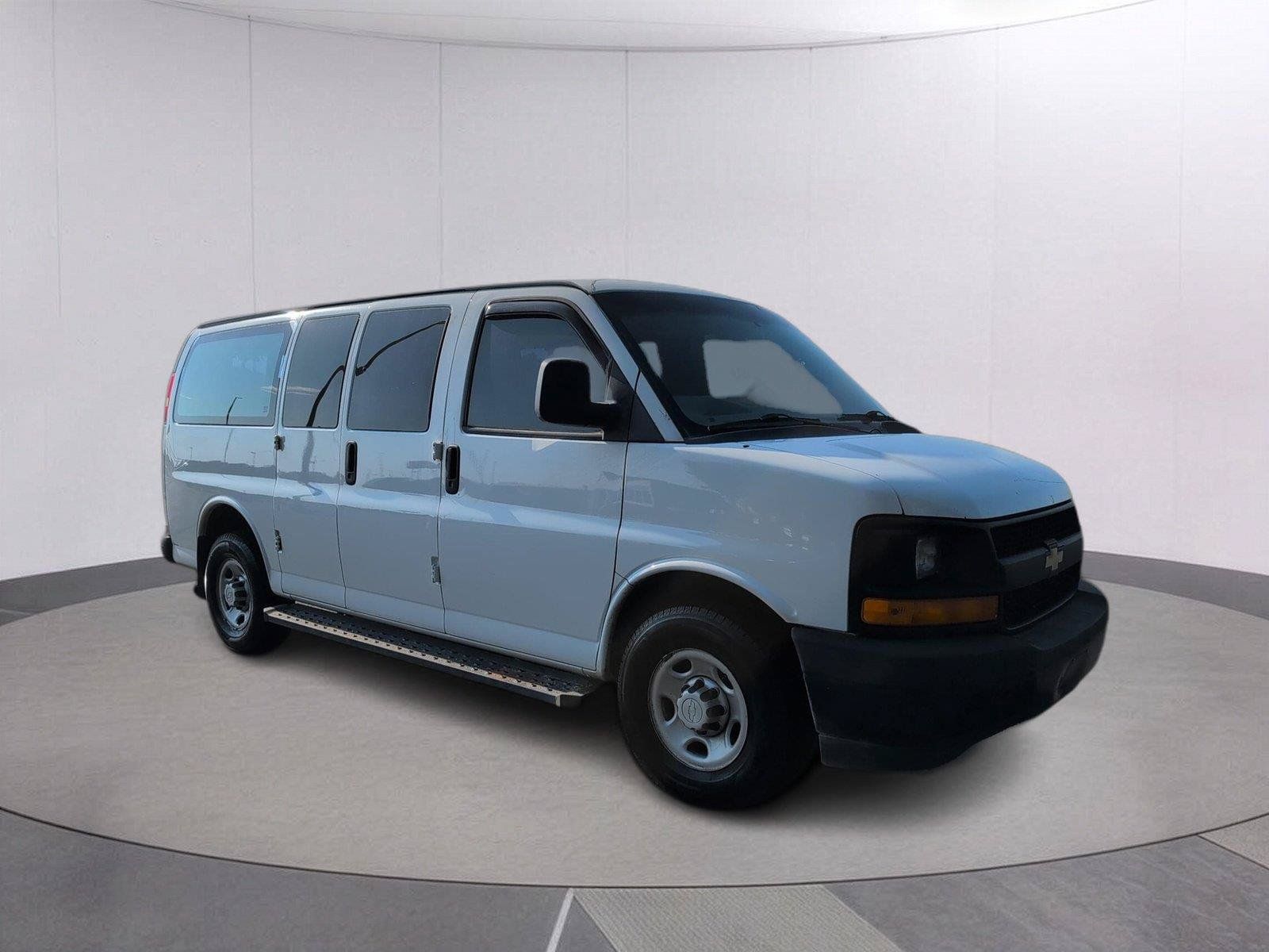 Used 2017 Chevrolet Express 2500 RWD image 7