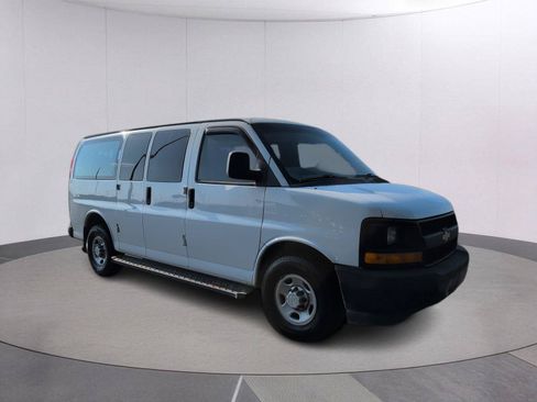 Used 2017 Chevrolet Express 2500 RWD image 7