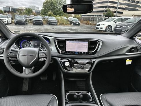 New 2026 Chrysler Pacifica Limited w/ S Appearance Package image 23