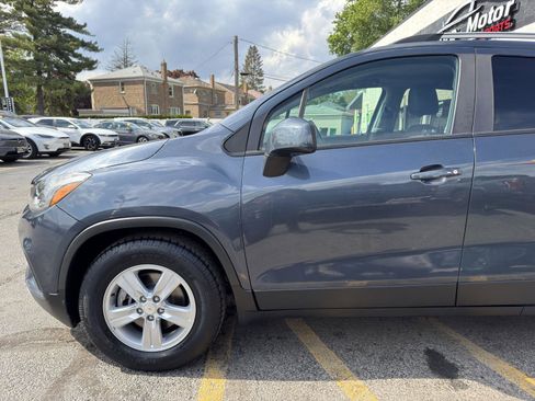 Used 2021 Chevrolet Trax LT w/ Driver Confidence Package FWD image 3