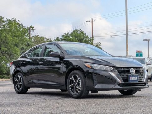 Used 2025 Nissan Sentra SV image 3