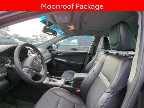 Used 2014 Toyota Camry SE w/ Moonroof Package FWD image 6