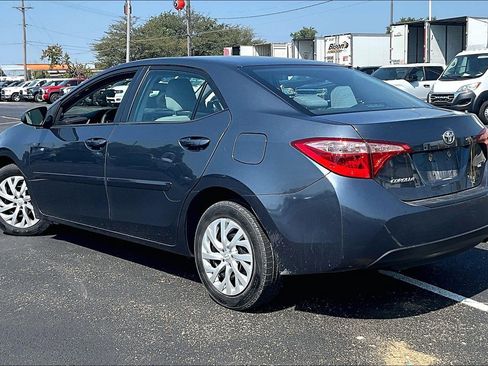 Used 2017 Toyota Corolla LE w/ Carpet Mat Package (TMS) FWD image 6