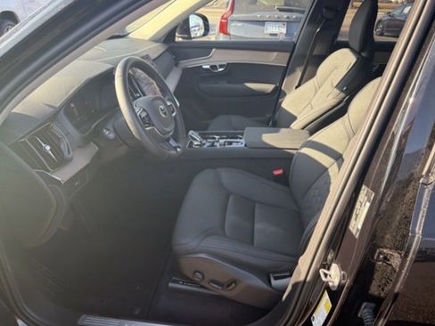 Used 2025 Volvo XC90 B6 Plus image 15
