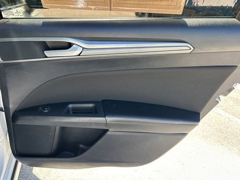 Used 2020 Ford Fusion SE image 37