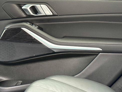 Used 2022 BMW X7 xDrive40i w/ M Sport Package image 17