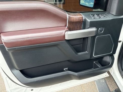 Used 2016 Ford F150 Platinum w/ Equipment Group 701A Luxury image 23