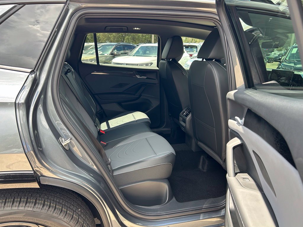 New 2026 Volkswagen Tiguan SE R-Line FWD image 39